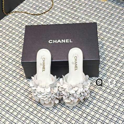 Picture of Chanel Slippers _SKUChanelsz35-40Q05153153